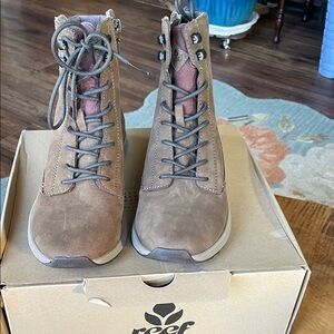 Reef Women's Tan Lace-Up Boots